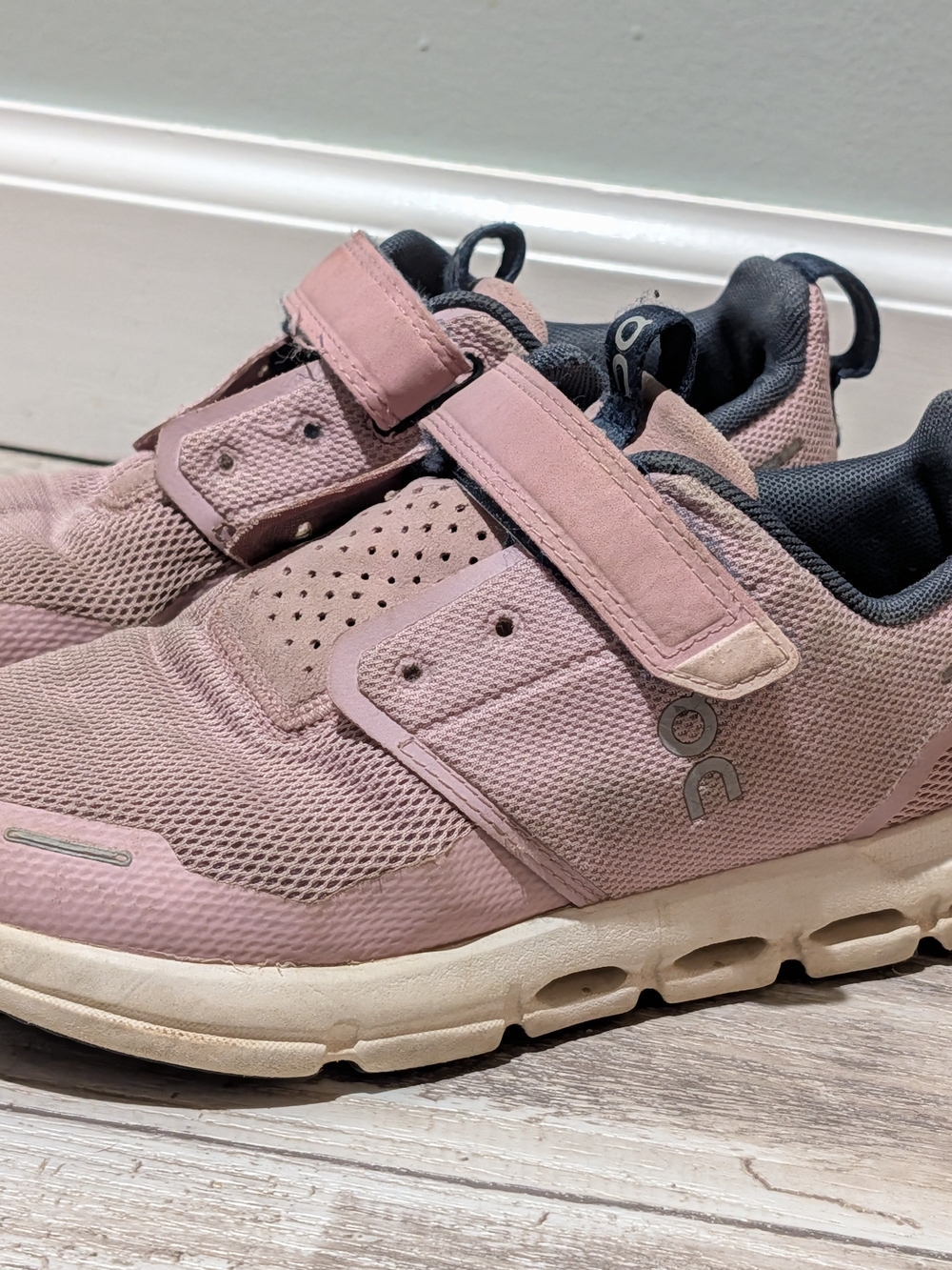 Kids Velcro Sneakers in Dusty Pink and Black by On